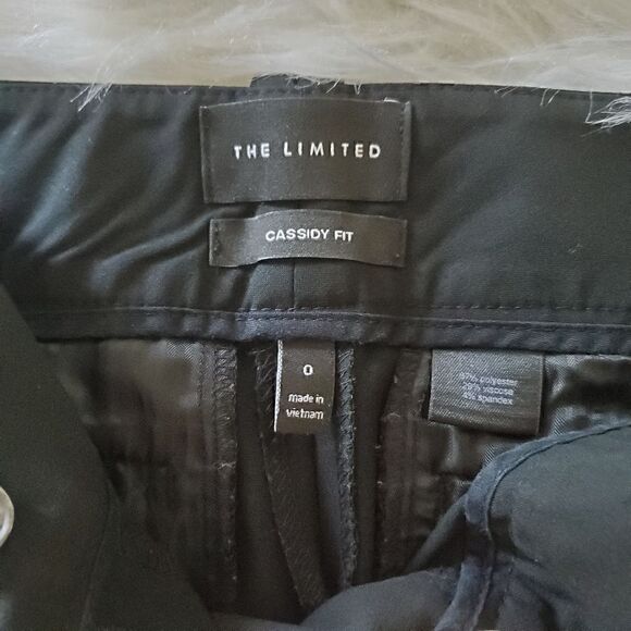 The Limited Cassidy Fit Shorts - Picture 4 of 4